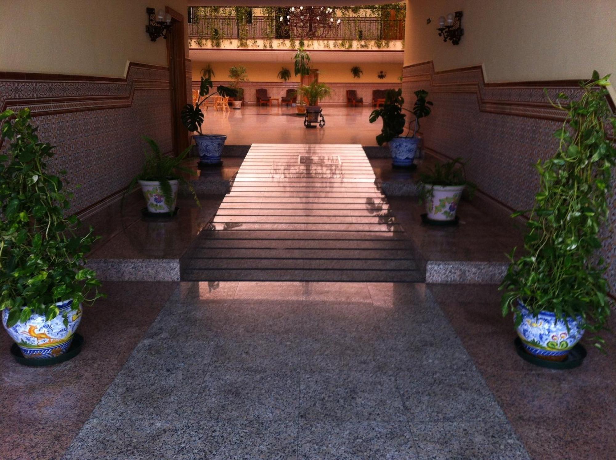 Hotel Sandra Алькала-де-Гвадаира Экстерьер фото