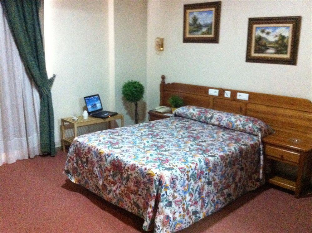 Hotel Sandra Алькала-де-Гвадаира Экстерьер фото