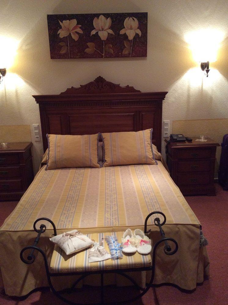 Hotel Sandra Алькала-де-Гвадаира Экстерьер фото