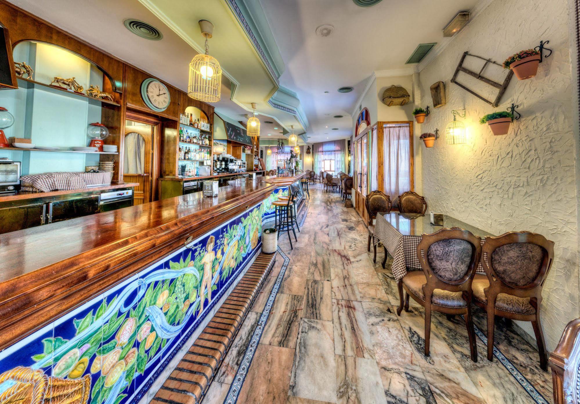 Hotel Sandra Алькала-де-Гвадаира Экстерьер фото