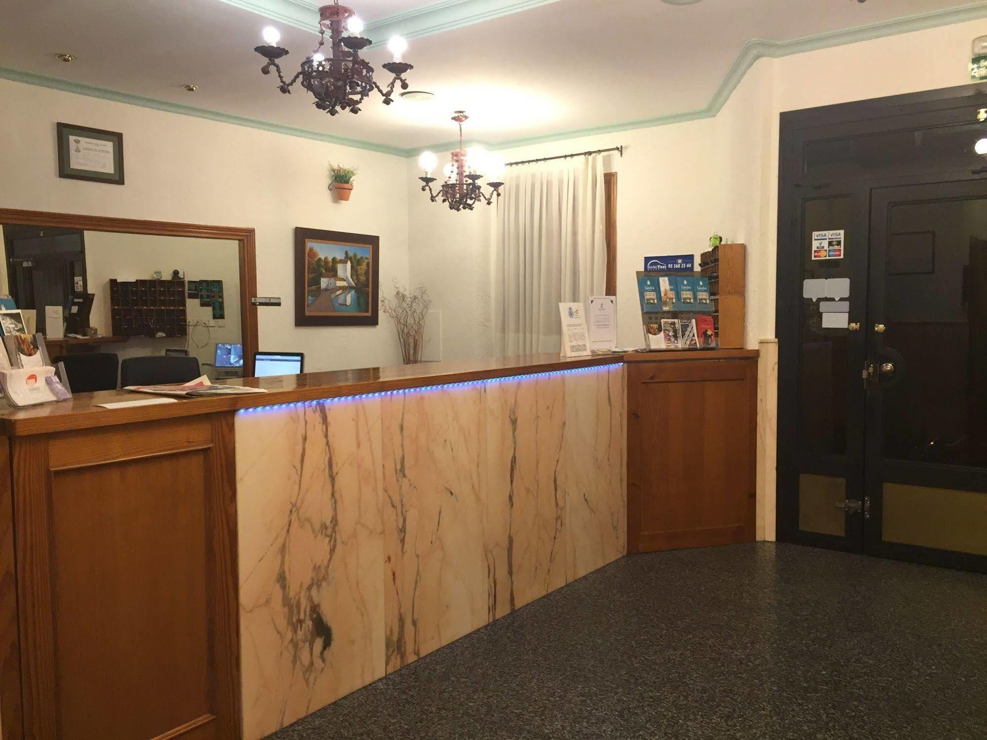 Hotel Sandra Алькала-де-Гвадаира Экстерьер фото